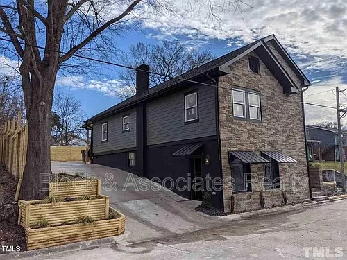1000 Calvin St Photo 1