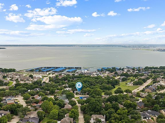 2nd image of 209 Yacht Club Dr
