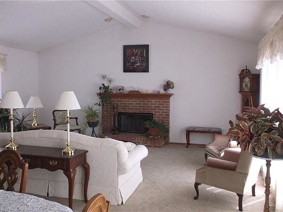 3rd image of 32891 Woodstone Cir