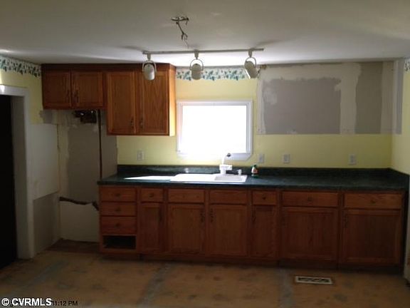 4th image of 93 Wisteria Ln