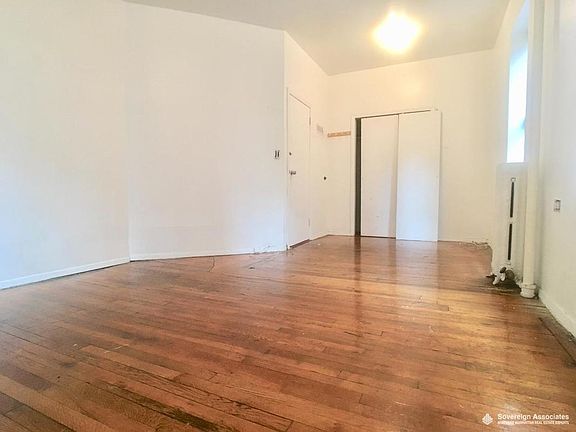 4th image of 201 W 105th St APT 31