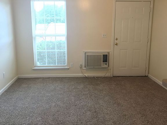 2nd image of 2032 Mercury Blvd APT A4