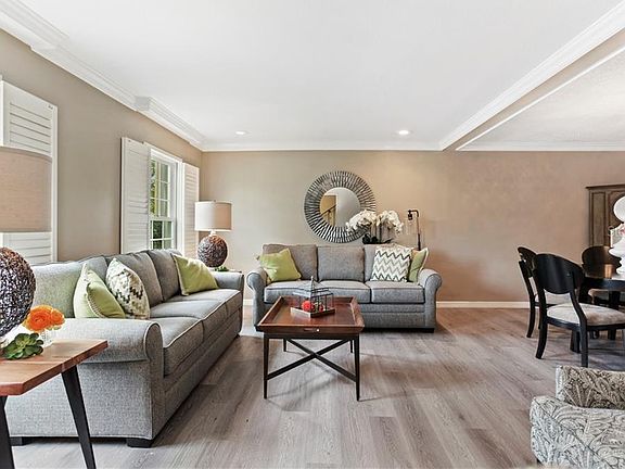 4th image of 2036 Country Side Cir S