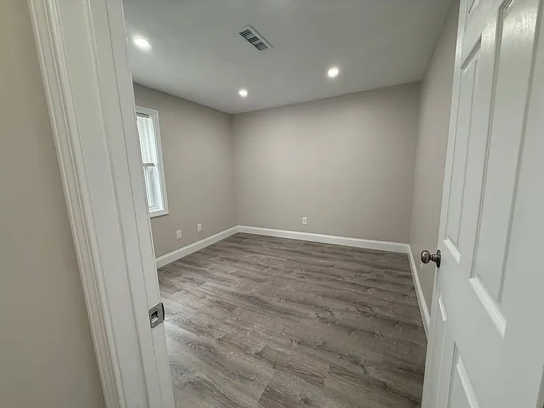 Pondsview Apartments — Photo 158