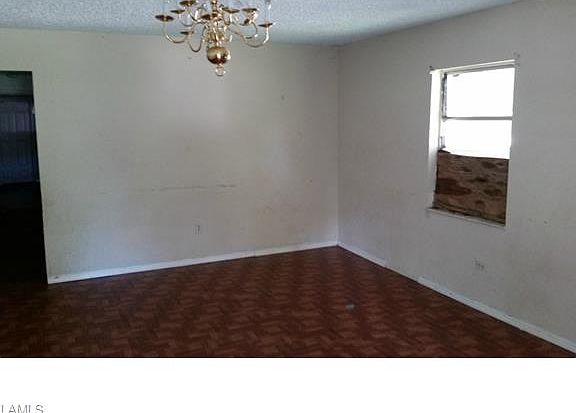 3rd image of 3830 Desoto Ave