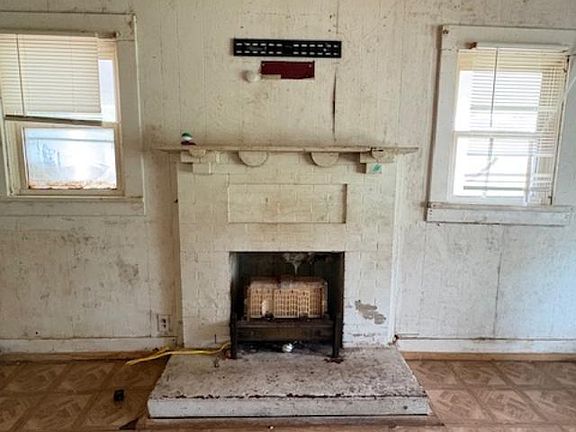 3rd image of 350 W Main St