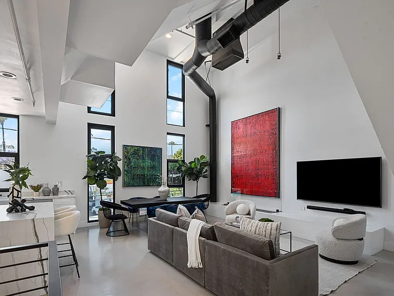 1037 N Laurel Ave #19C — Photo 45