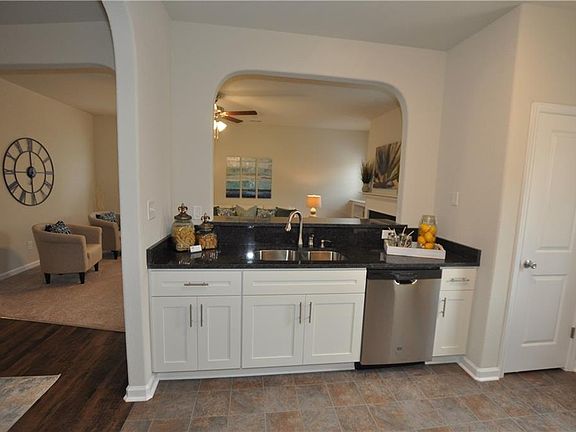 5th image of 1526 Laurel Ave