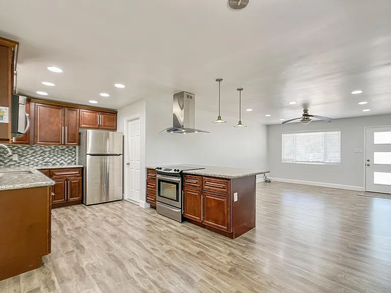 825 W Elna Rae St — Photo 7
