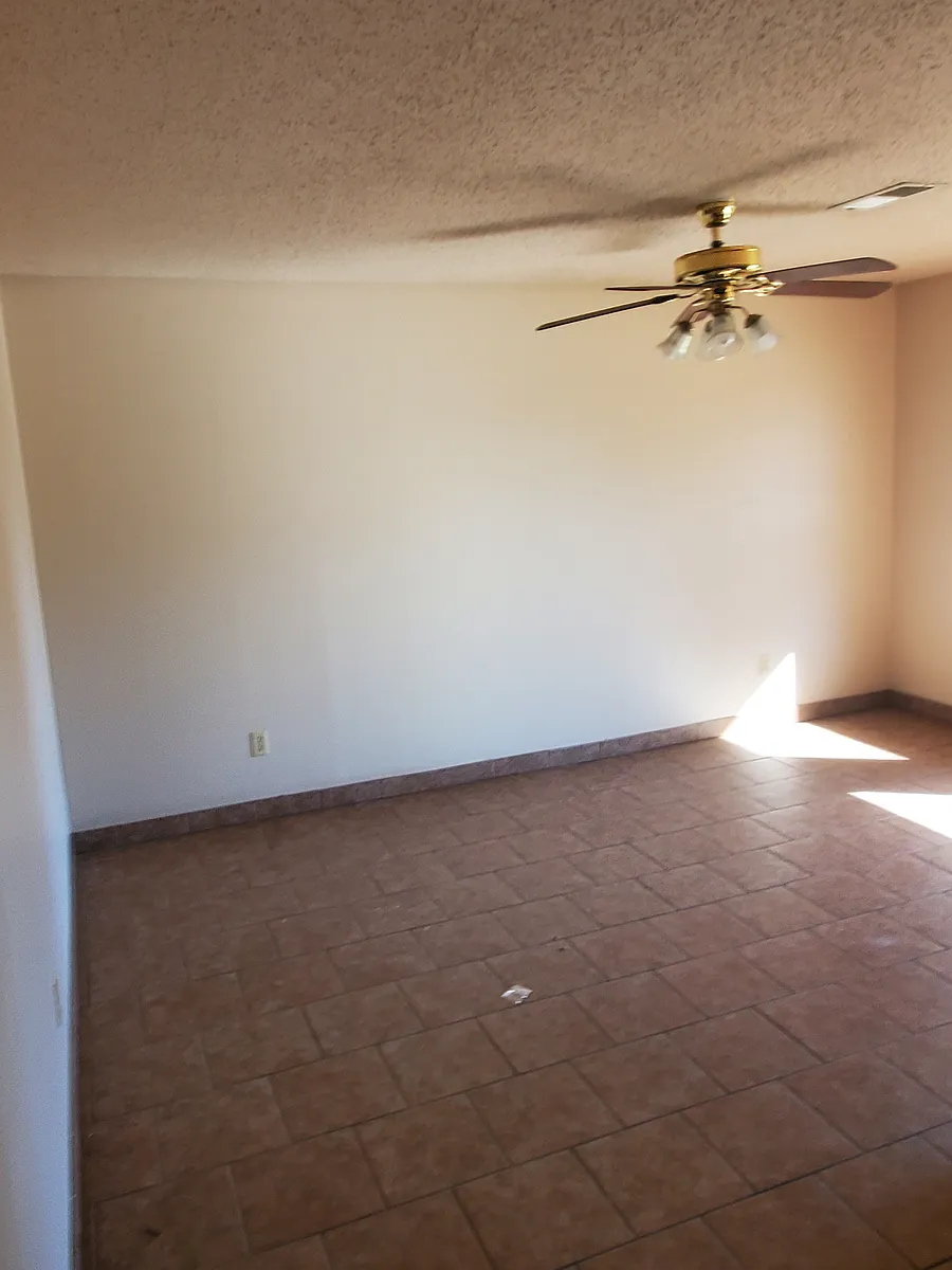 Building Photo - 427 Helen St #B