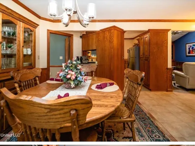 562 S Deerfield Dr — Photo 3