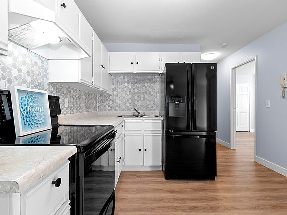 3rd image of 45669 McIntosh Dr #220