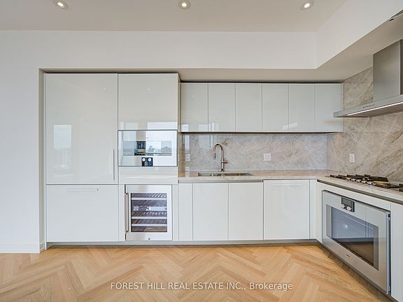 5th image of 1315 Bay St #2302