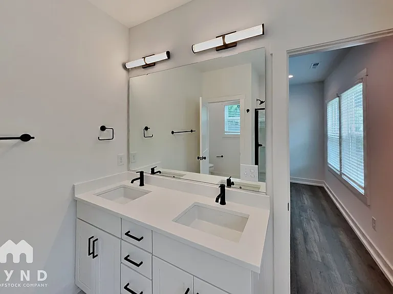 1027 Trembeth Dr — Photo 6
