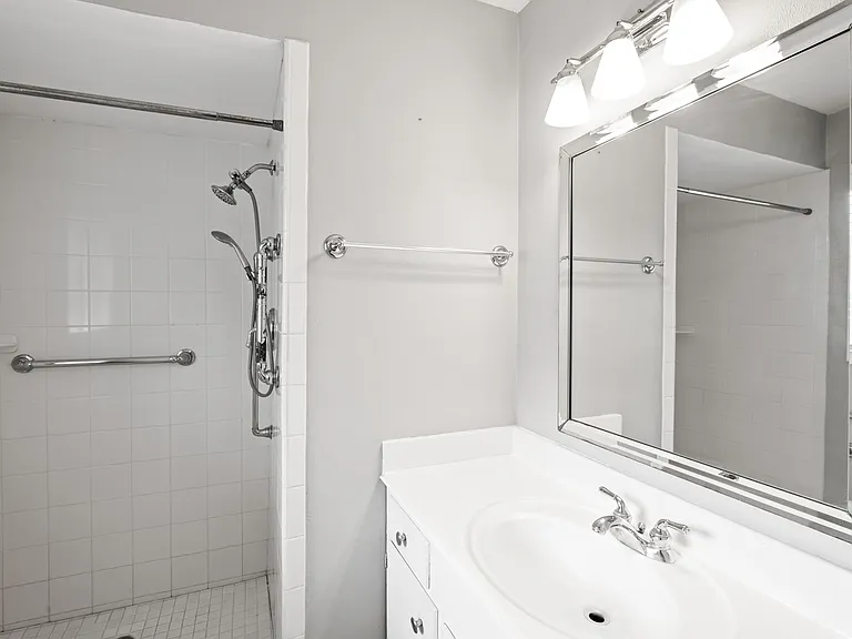 Dillon St — Photo 14