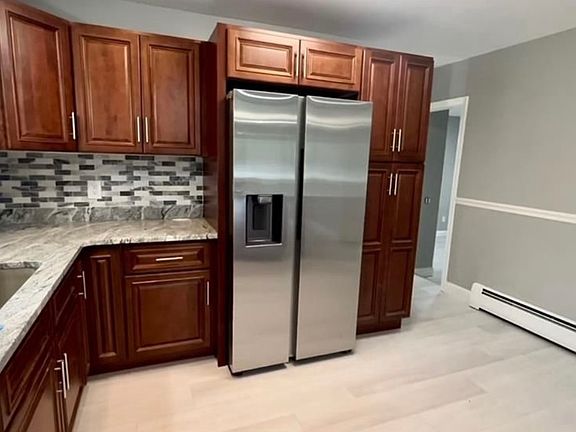 4th image of 396 Laurel Hill Ave #1