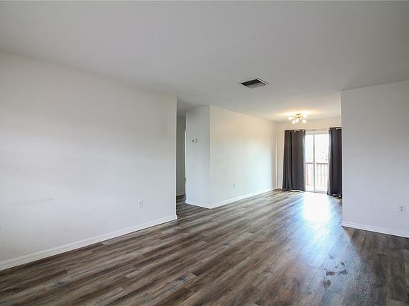 3rd image of 1920 E Edgewood Dr APT C2