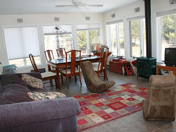 5th image of 2610 Stanbrook St