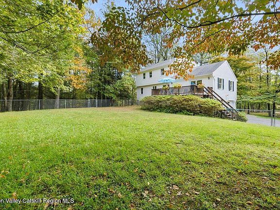 2nd image of 325 Tanglewood Court