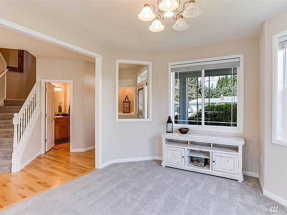 5th image of 812 9th Ave NW