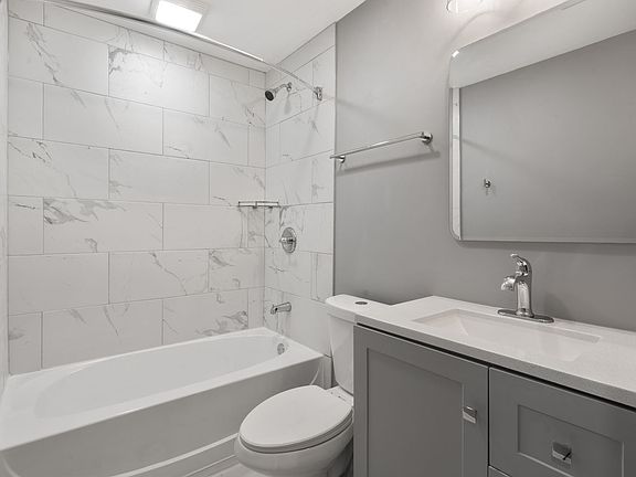4th image of 2220 E 7th St #210
