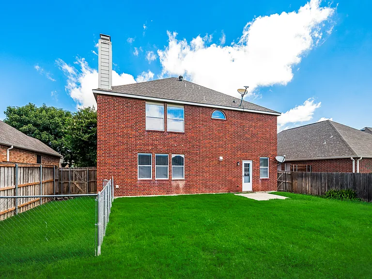 1916 Silver Leaf Dr — Photo 2