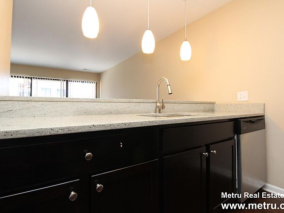 3rd image of 1717 N Dayton St APT 405