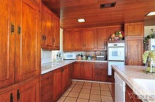 4th image of 35 Marine View Dr