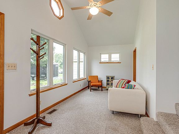 This flexible space would make a great den/library, reading nook, sitting room - so many possibiliti