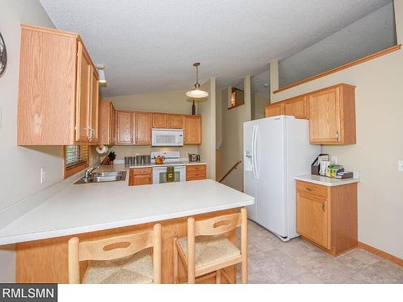 3rd image of 817 Orchard Cir