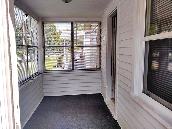3rd image of 1028 Kinyon St