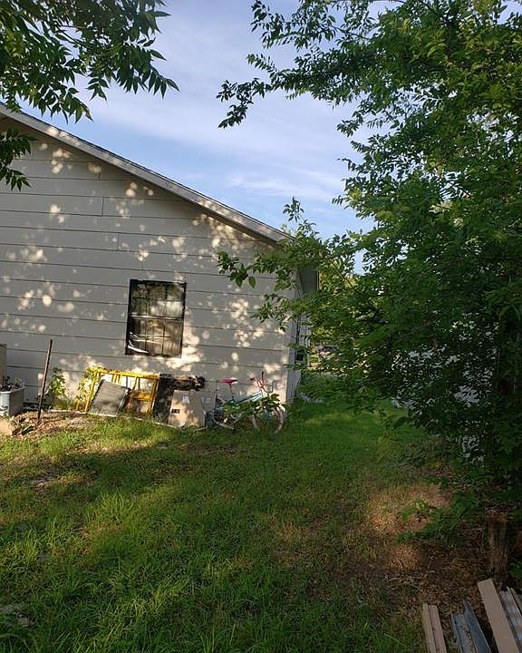 1st image of 2020 Oak St