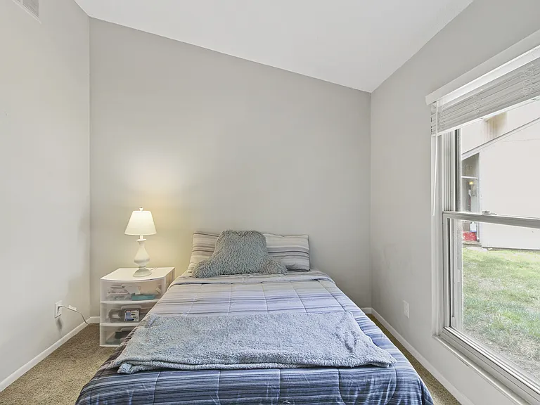 2304 Melrose Dr — Photo 16