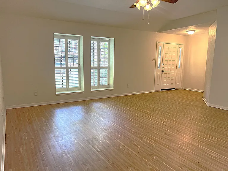 3307 Golden Willow Dr — Photo 4