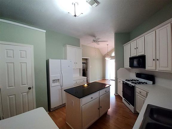 3rd image of 21606 Valley Oaks Ct