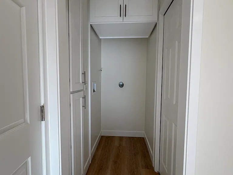 Washer/Dryer Hook-ups