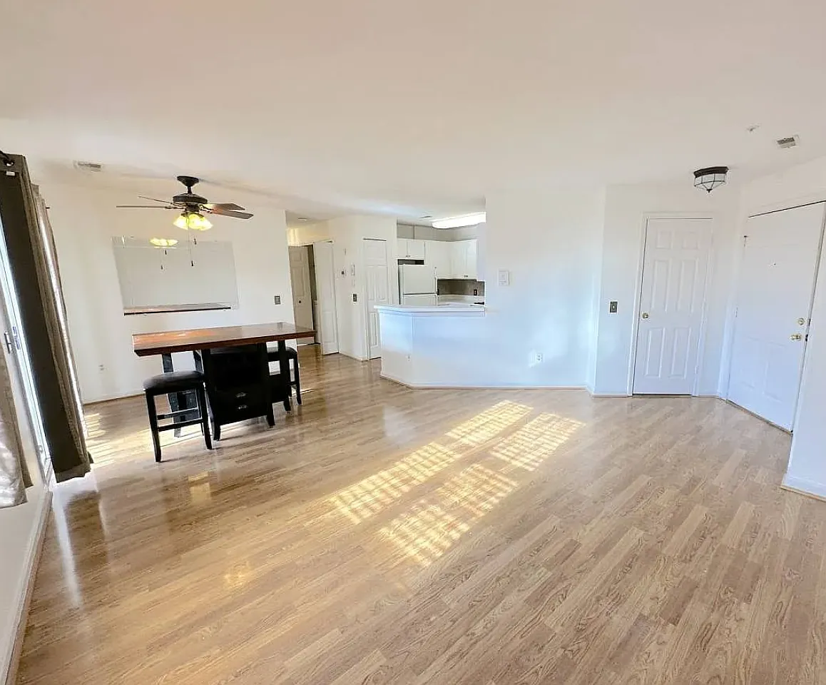 2 bed, 1050 sqft, $2,000 — Photo 3
