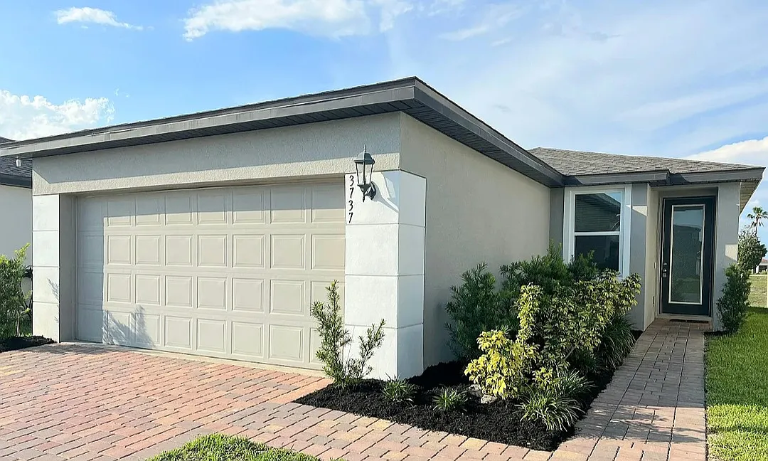 3 bed, 1268 sqft, $2,095 — Photo 2
