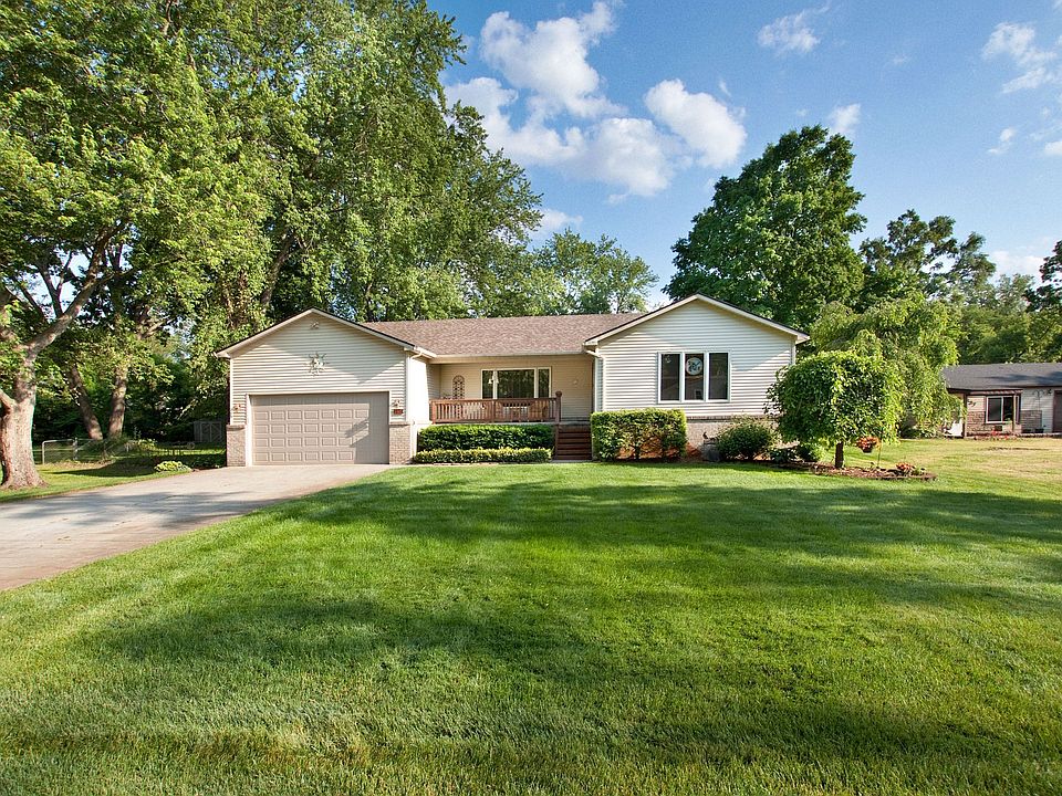 1st image of 823 Brushwood Dr