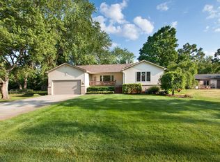 823 Brushwood Dr, Walled Lake, MI 48390