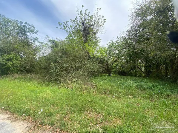 211 Crescent Dr, Pensacola, FL 32503