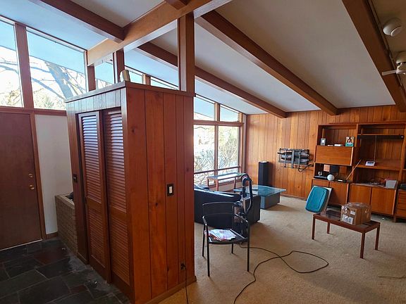 3rd image of 15840 Woodgate Rd N