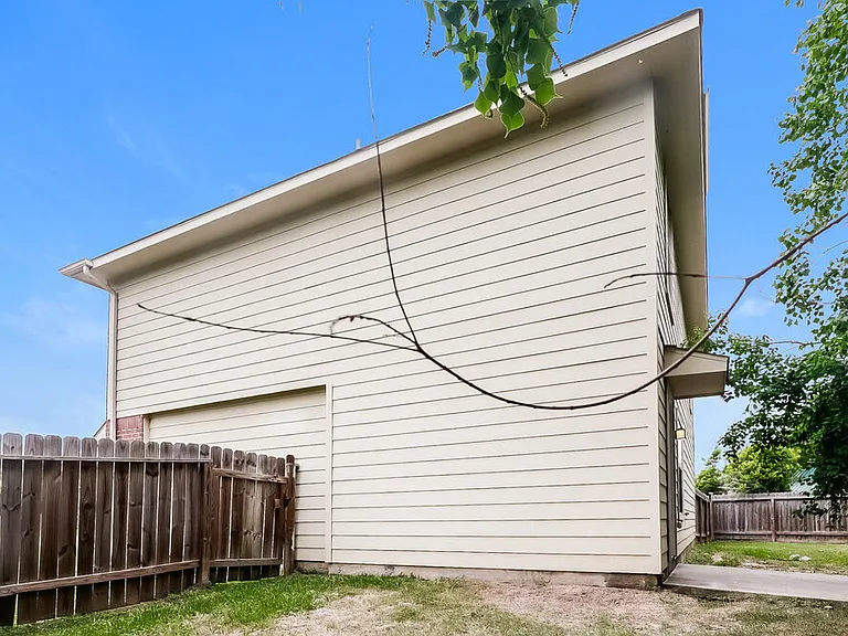 261 Kellyn Ct — Photo 17