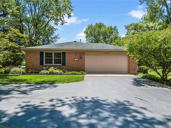 4th image of 156 Manor Ln