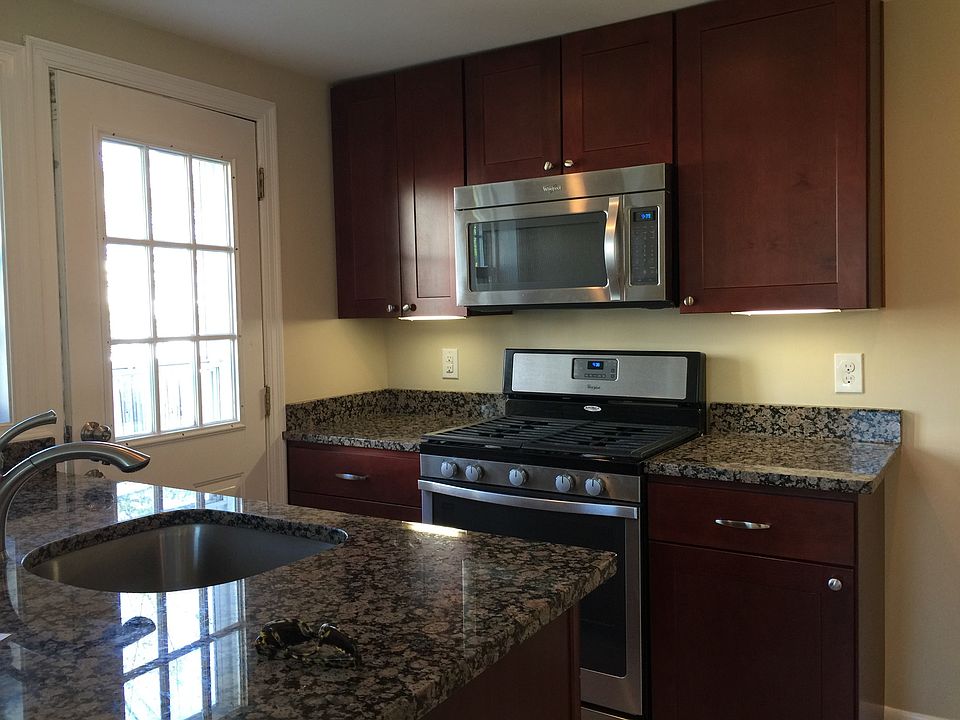High Quality Wood Cabinets and Granite!