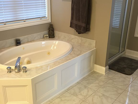 3rd image of 11 Pine Villa Trl