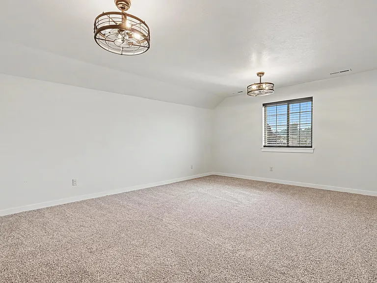 2040 Kelly Dr — Photo 25