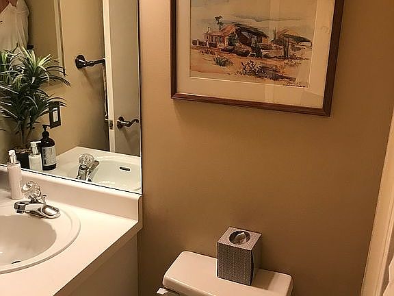 4th image of 17 Doral Ln