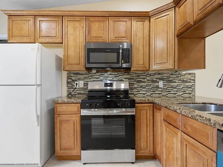 5540 Lakewood Cir S — Photo 9