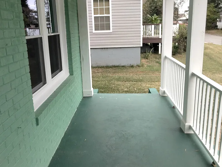 140 Douglas Aly — Photo 4
